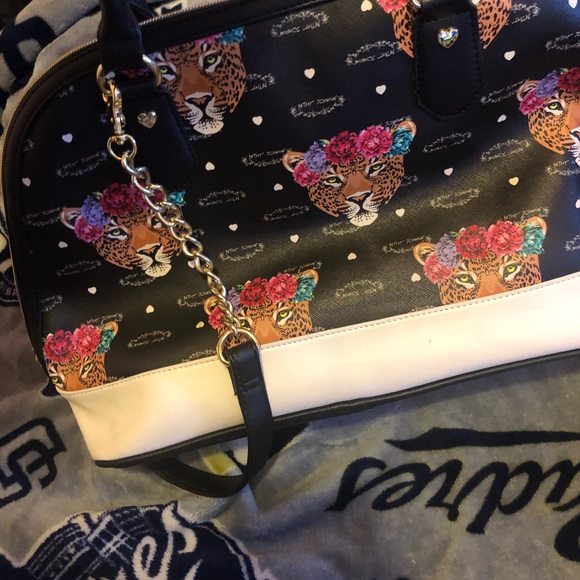 Betsey Johnson - Picture 2 of 8